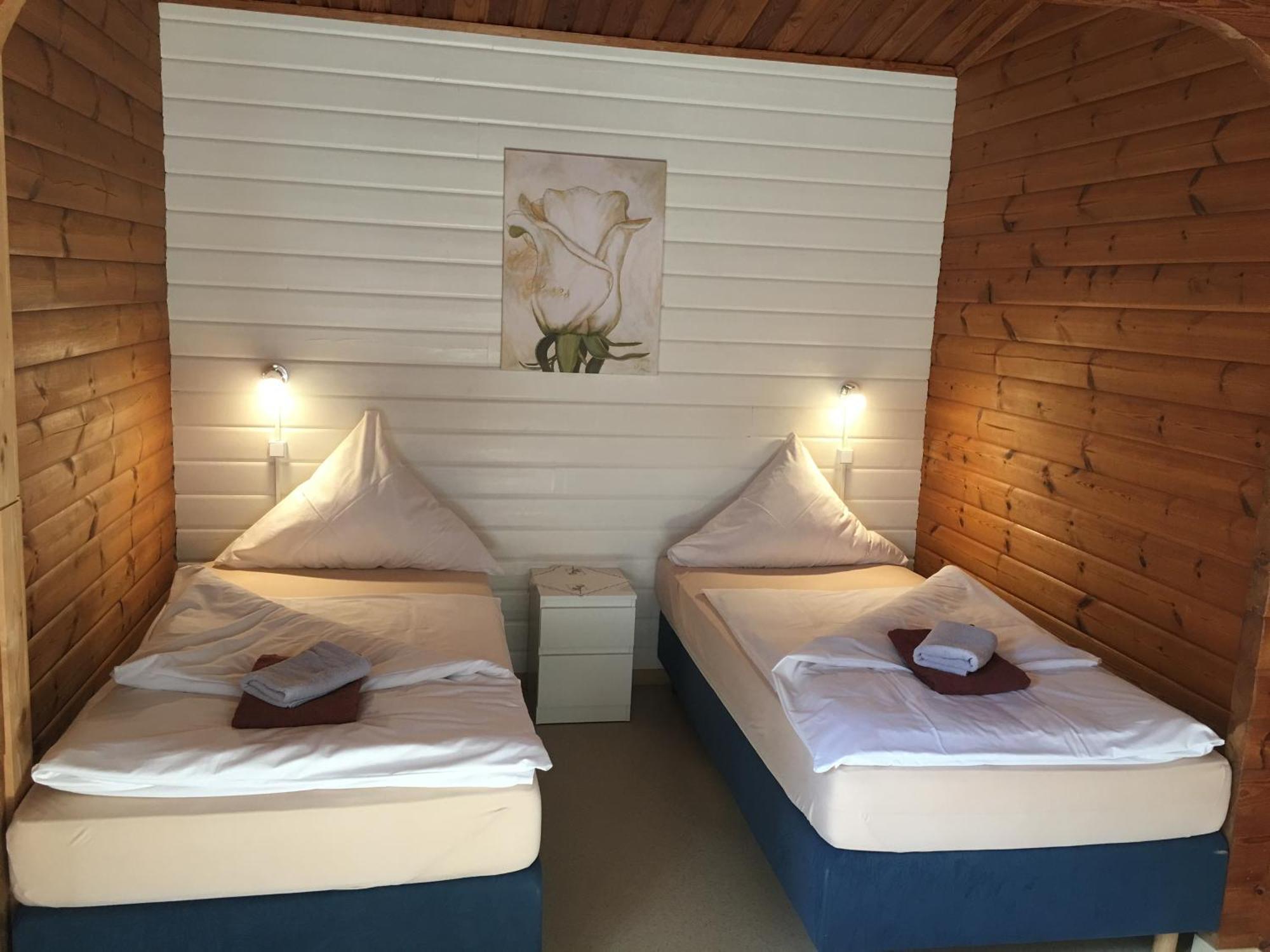 Abb Sportcenter Gaensefurth, Doppelzimmer Ohne Kueche, Standard Doppelzimmer Mit Kueche Hecklingen  ภายนอก รูปภาพ